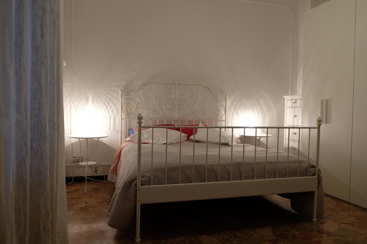 Homestay Spaziosa Matrimoniale Nel Centro Di *
